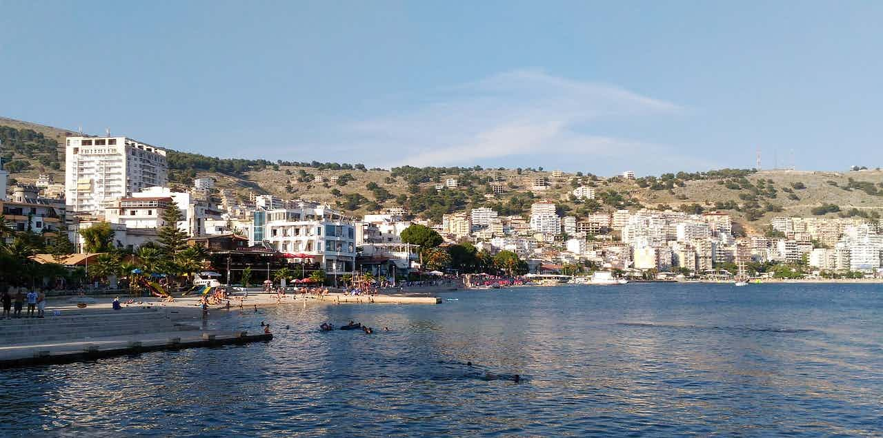 Herbstliche Auszeit an Albaniens Stränden: Alleine und günstig reisen